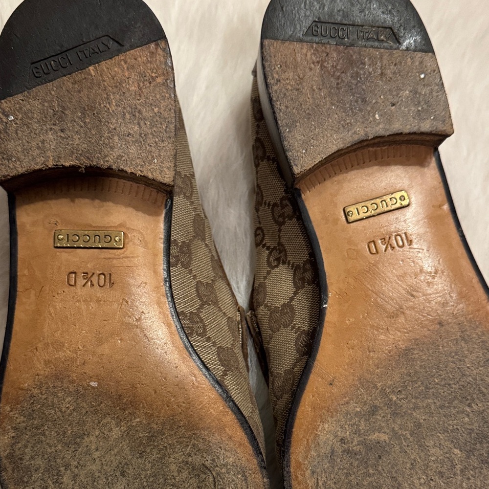 Gucci Men’s Tan Canvas Monogram Loafers w/ Gold Horsebit Size 10 1/2D pre-owned. - Picture 8 of 10